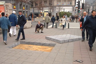 Illustration for article titled The Most Beguiling Optical Illusions In Public Places